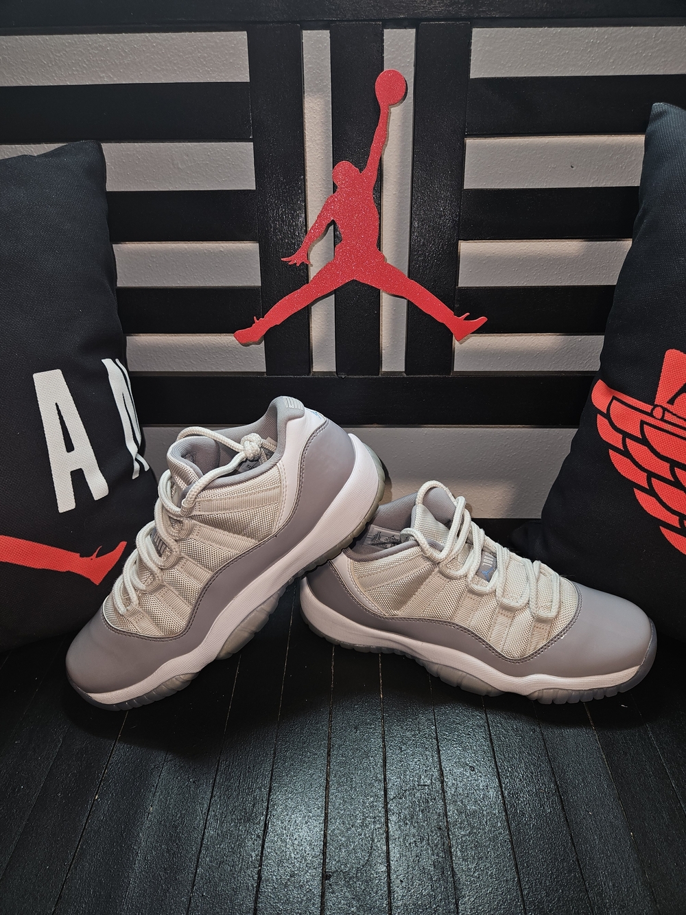 Nike Air Jordan 11 Retro Low 'Cement Grey' (GS) - Sz 7Y/8.5W (528896-140)